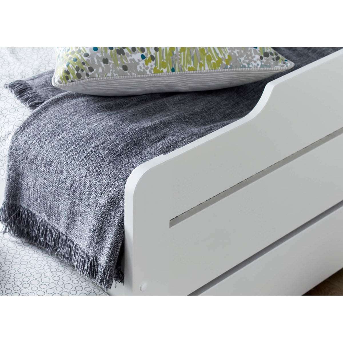 Copella White Guest Bed With Trundle